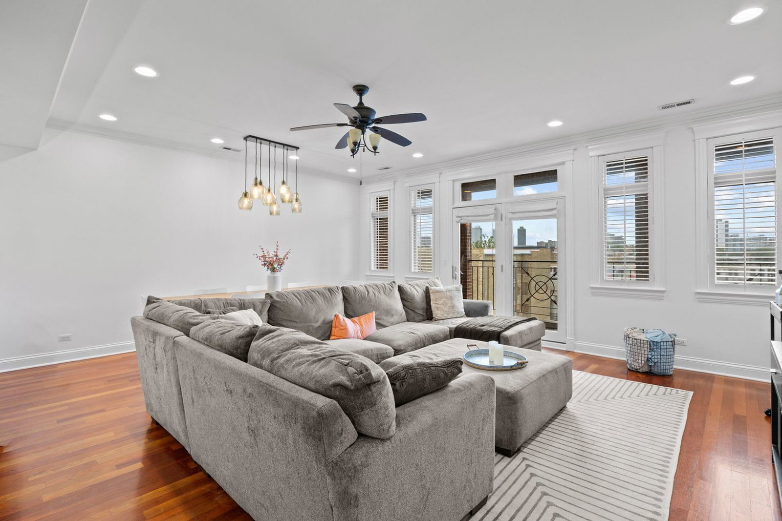 3414 N Sheffield Avenue #4, Chicago, IL 60657 — exterior view