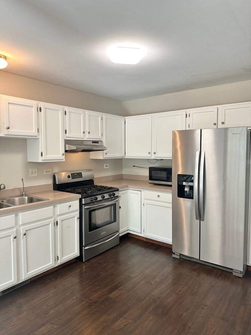24 Cedar Grove Court, Algonquin, IL 60102 — kitchen view