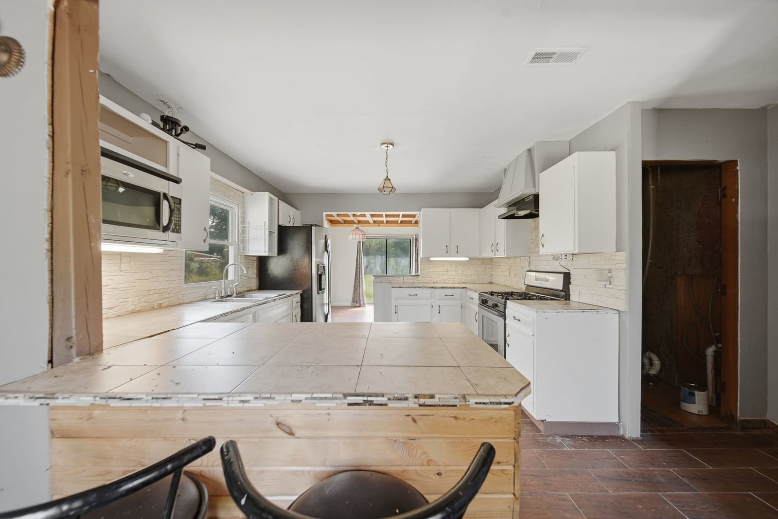 1168 Corregidor Road, Amboy, IL 61310 — kitchen view