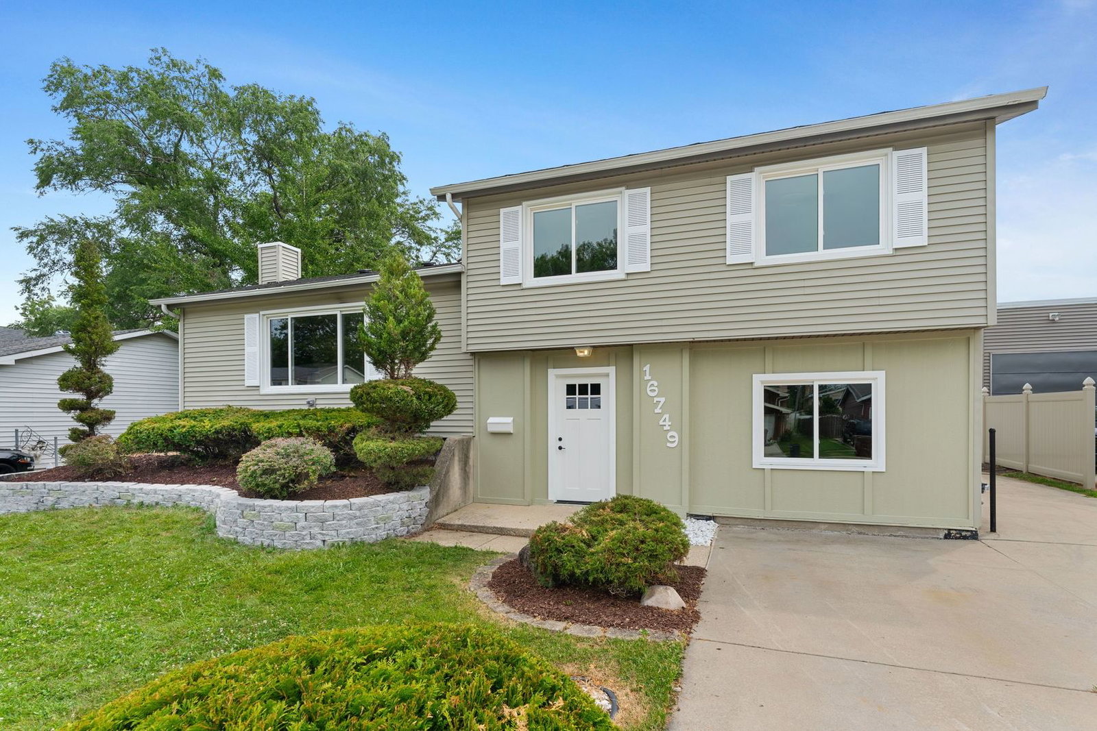 16749 Meadowdale Drive, Oak Forest, IL 60452 — exterior view