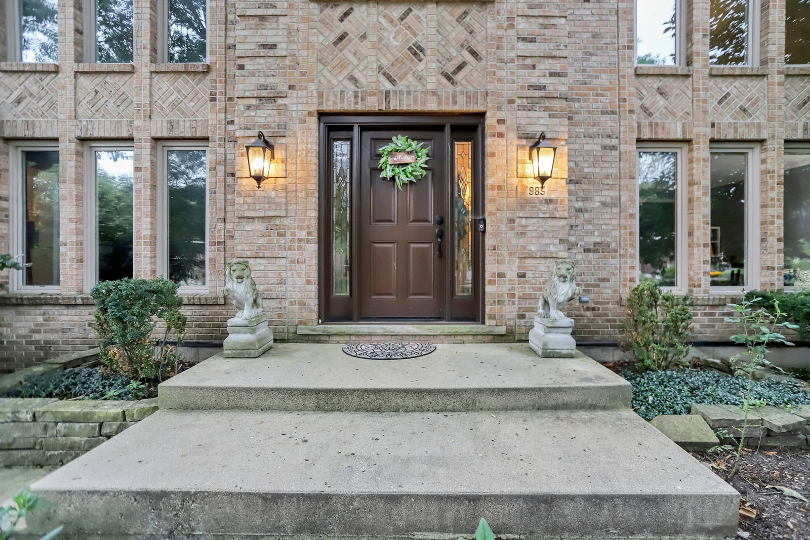 985 Chapel Court, Glen Ellyn, IL 60137 — exterior view