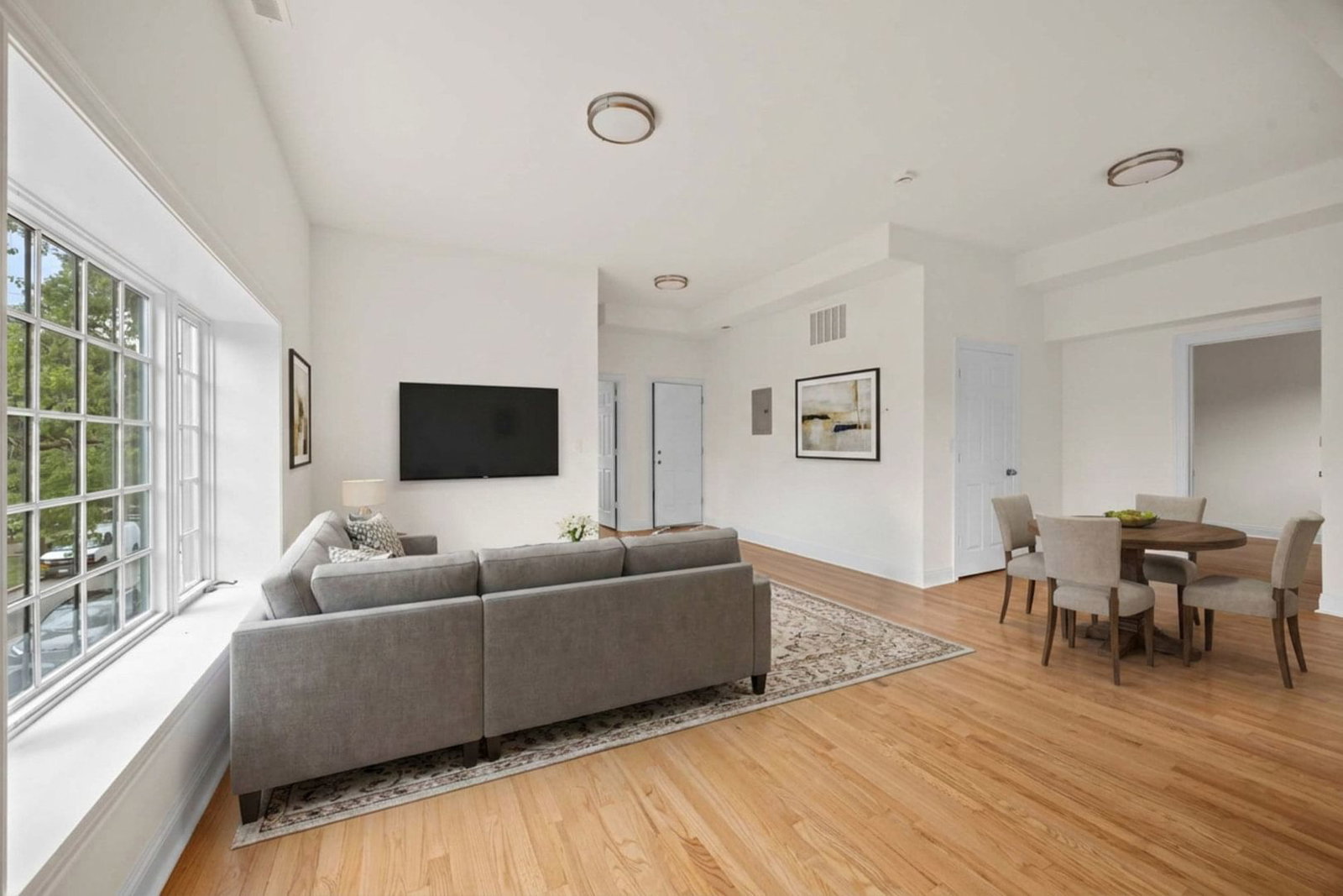 3107 N Harding Avenue #1W, Chicago, IL 60618 — living view