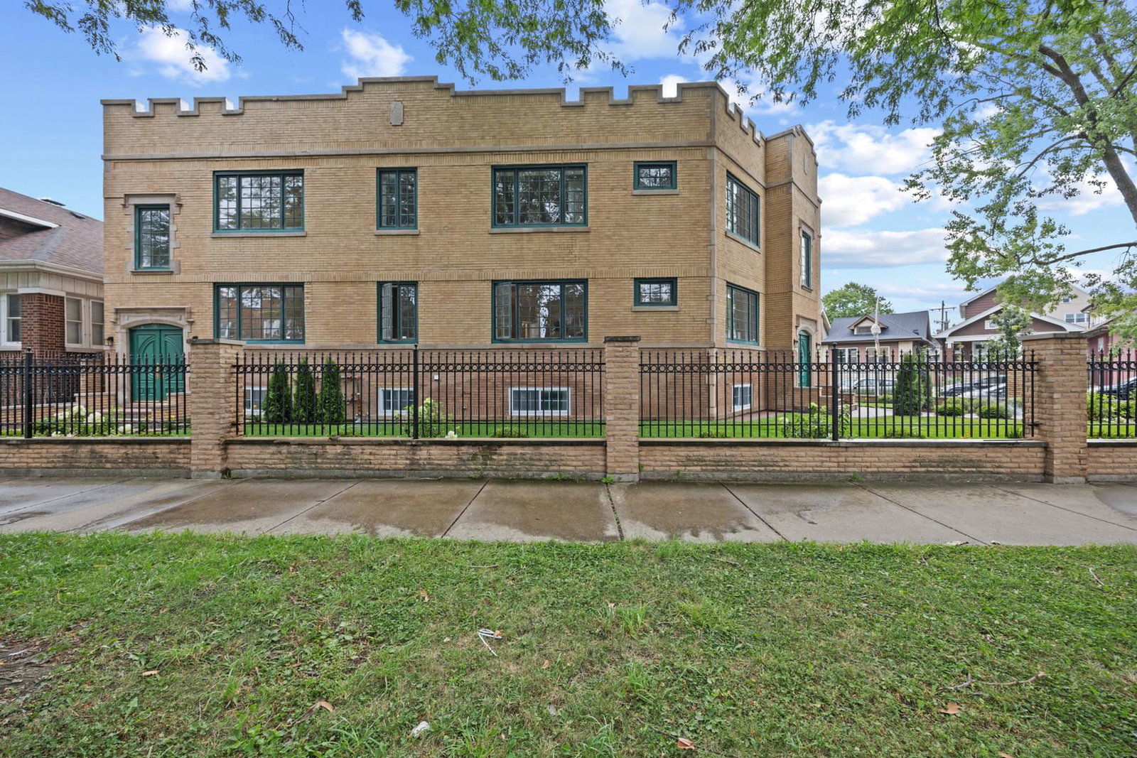 3107 N Harding Avenue #1W, Chicago, IL 60618 — exterior view