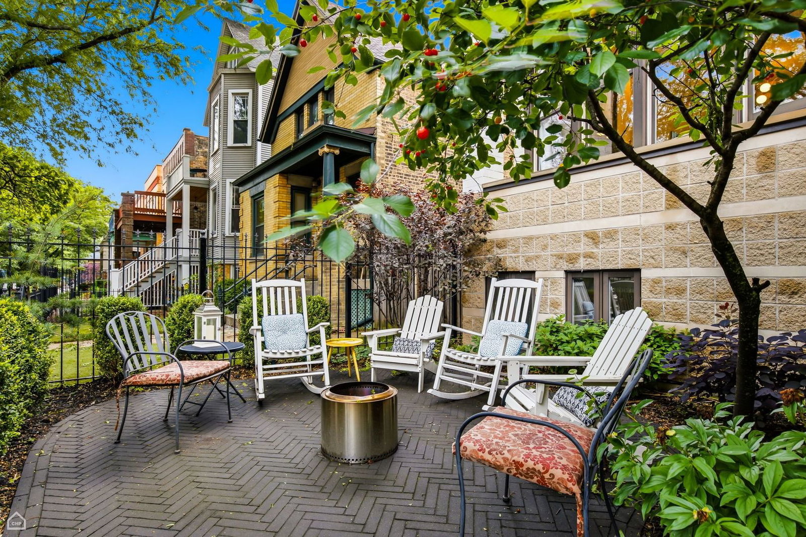 1310 W Roscoe Street, Chicago, IL 60657 — exterior view