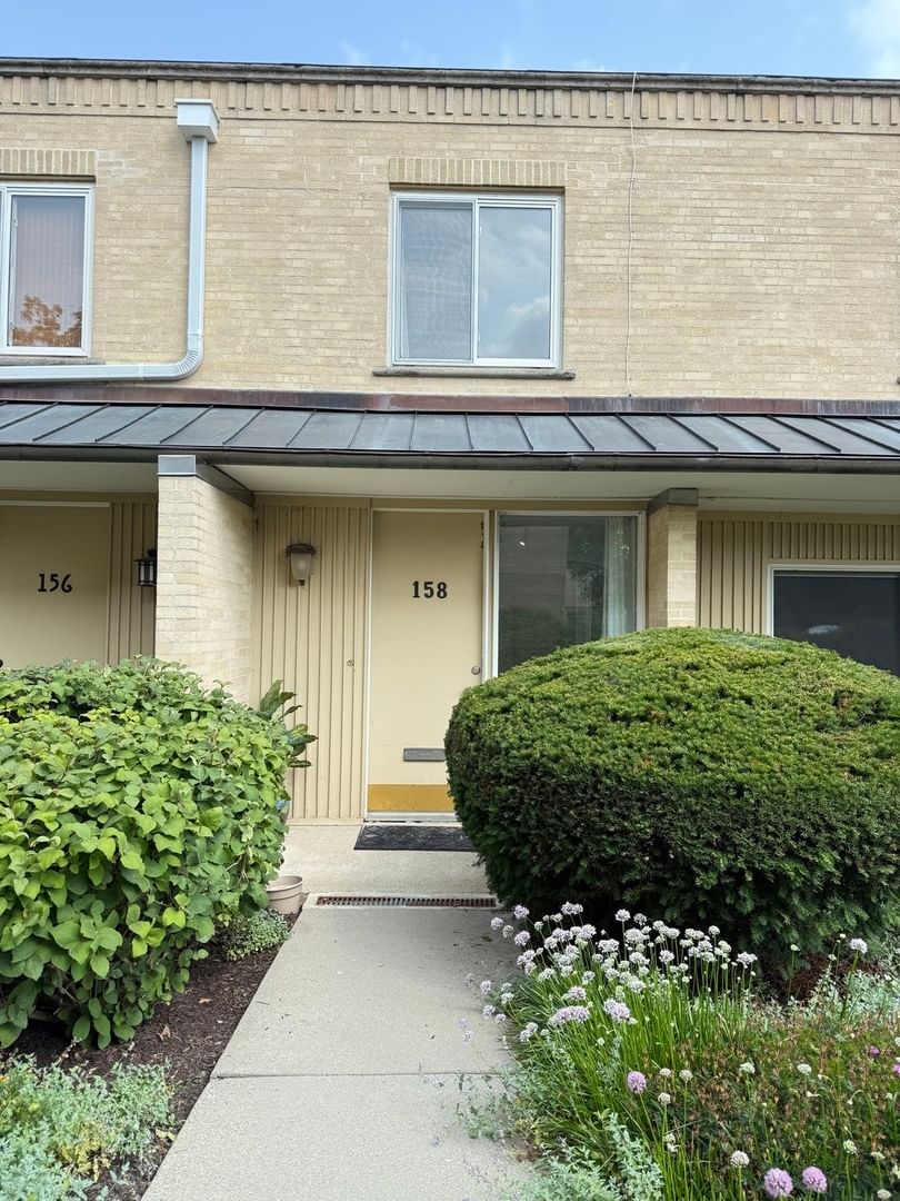 158 Green Bay Road, Glencoe, IL 60022 — exterior view