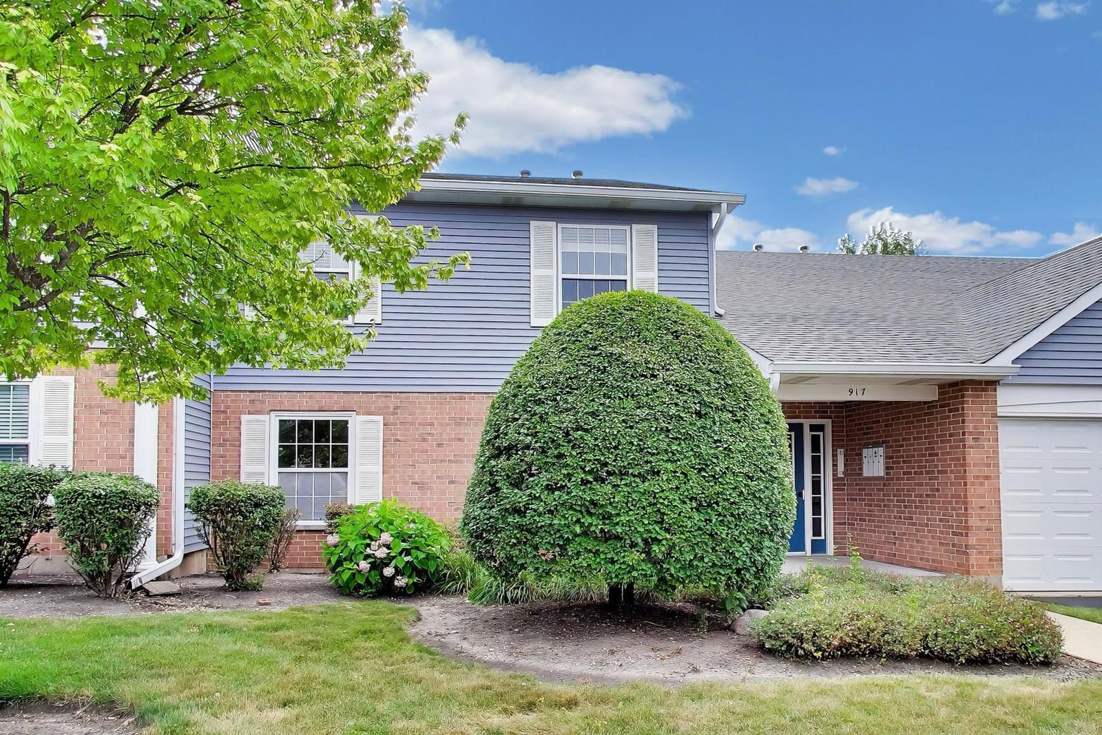 917 Golf Course Road #1, Crystal Lake, IL 60014 — exterior view