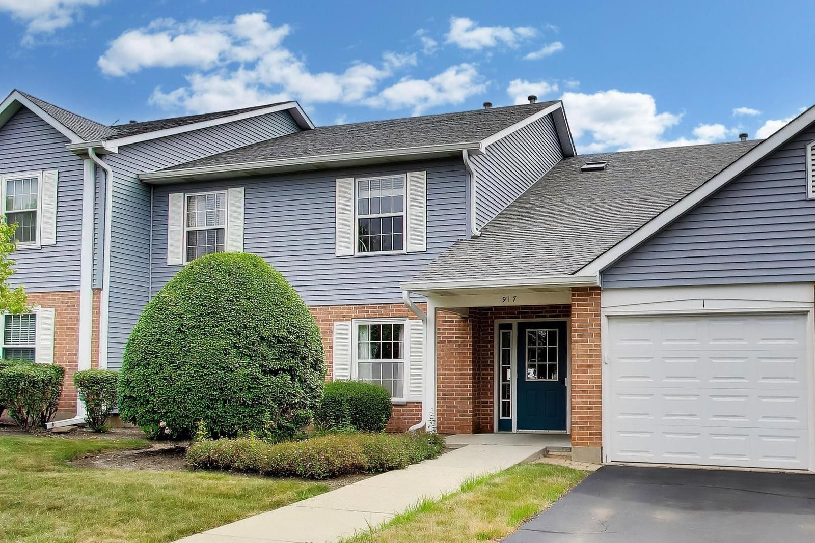 917 Golf Course Road #1, Crystal Lake, IL 60014 — exterior view