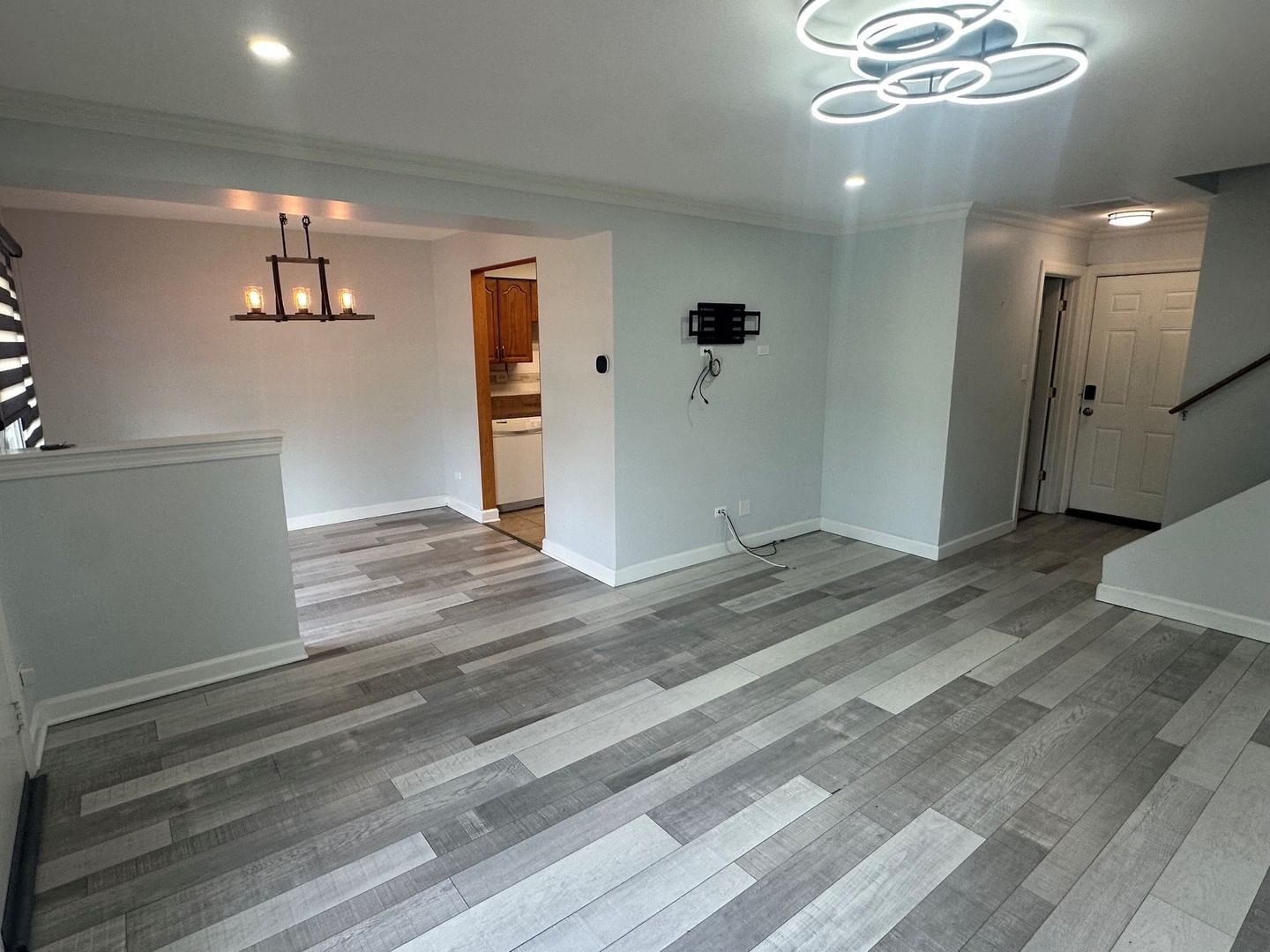 5700 Dutch Mill Court #B, Hanover Park, IL 60133 — exterior view