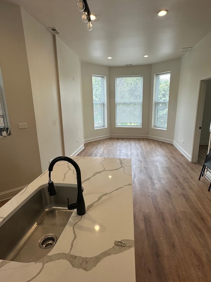 6613 S Vernon Avenue #2, Chicago, IL 60637 — kitchen view