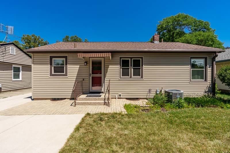2328 Sharon Avenue, Rockford, IL 61103 — exterior view
