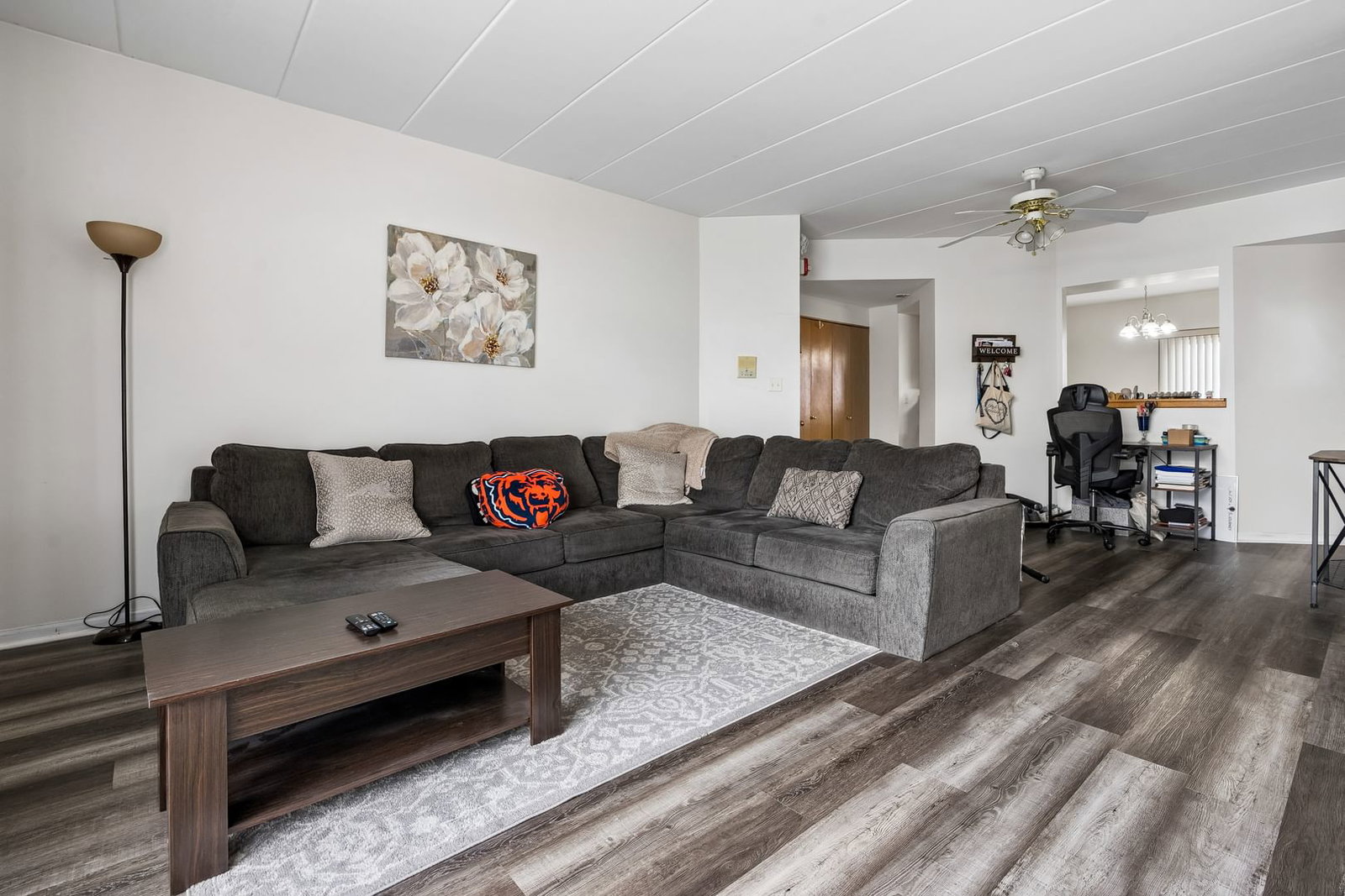 7900 Nagle Avenue #2N, Burbank, IL 60459 — living view