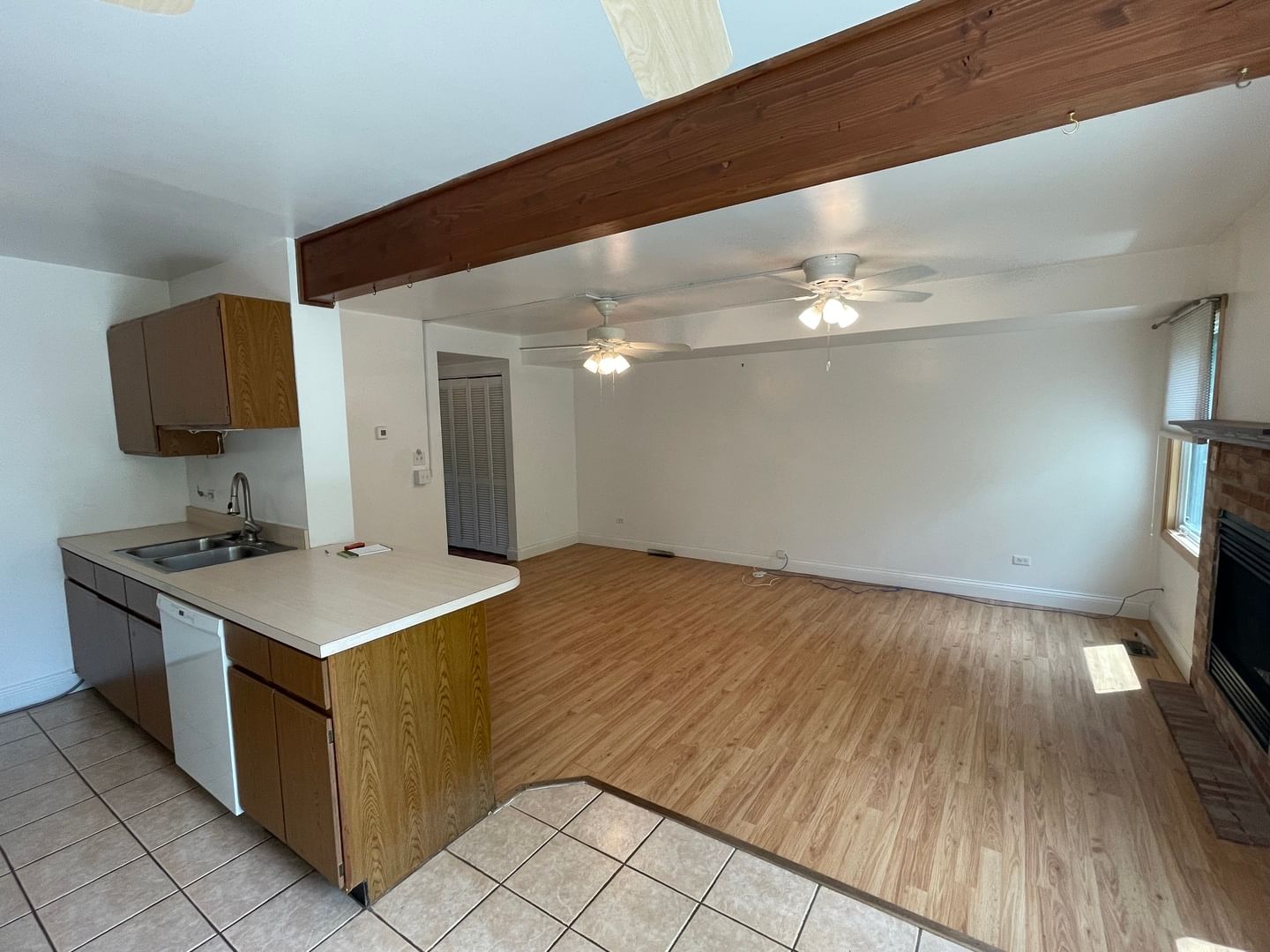 488 Donin Drive #488, Antioch, IL 60002 — living view