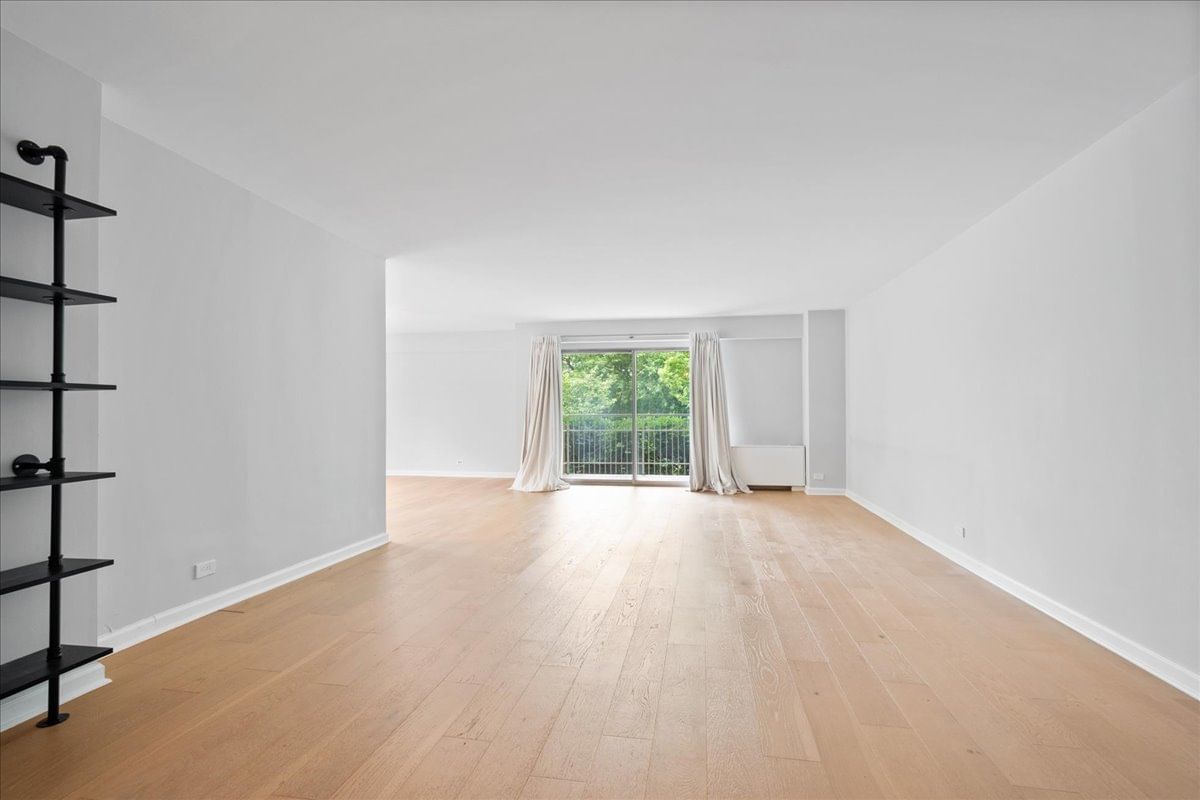 7061 N Kedzie Avenue #115, Chicago, IL 60645 — exterior view