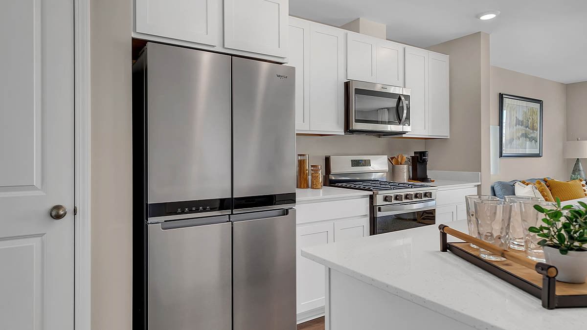 1305 Foxglove Drive, Bartlett, IL 60103 — kitchen view