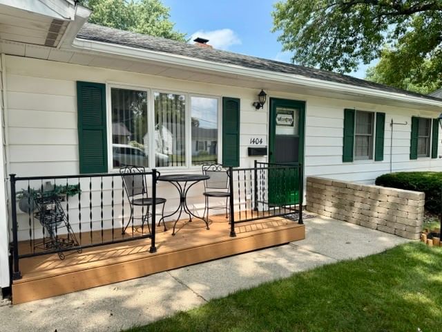 1404 Rolling Green Drive, Mendota, IL 61342 — exterior view