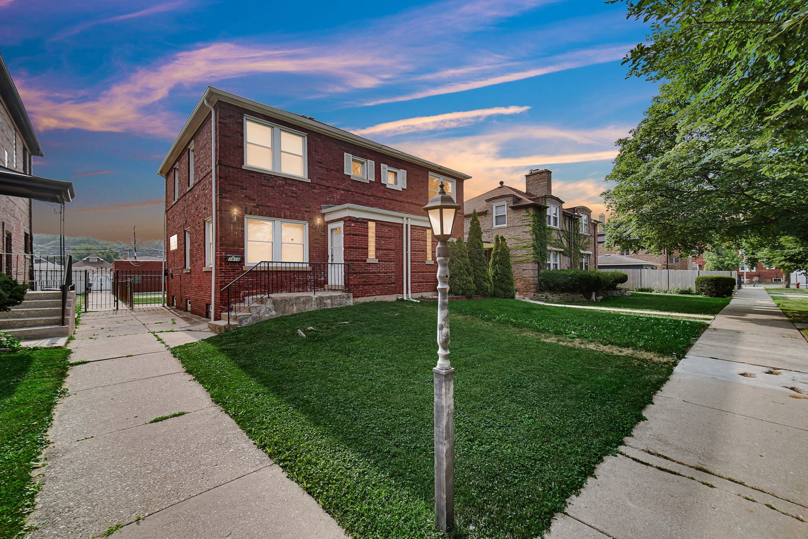 1819 N Mcvicker Avenue, Chicago, IL 60639 — exterior view