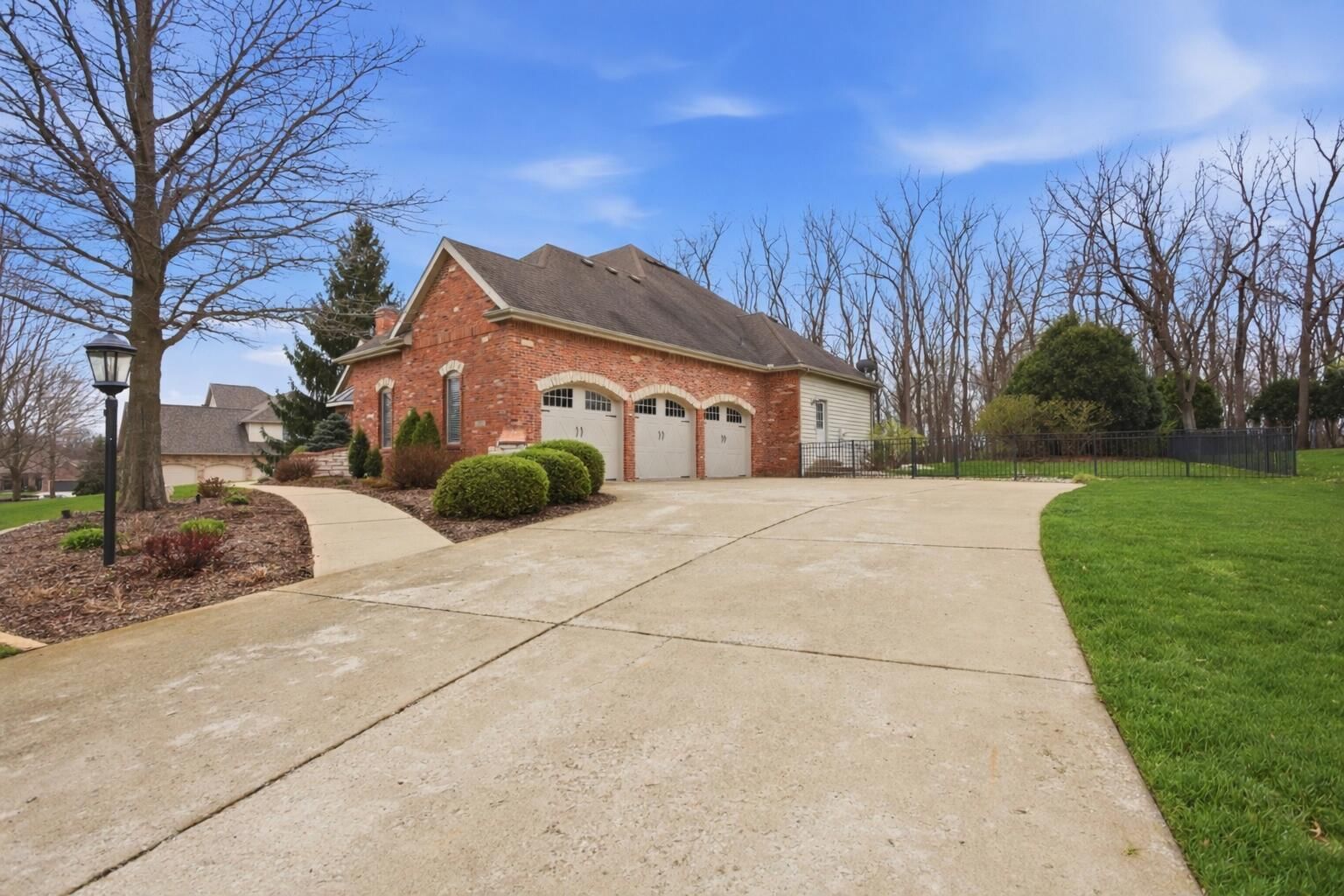 1501 Ridgefield Drive, Mahomet, IL 61853 — kitchen view