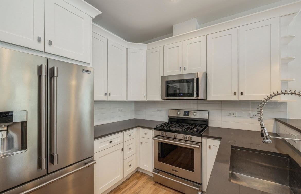 2505 W Potomac Avenue #1W, Chicago, IL 60622 — kitchen view