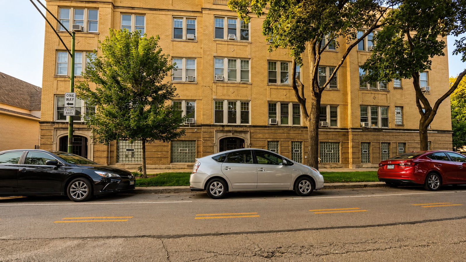 2208 W Winnemac Avenue #APT2, Chicago, IL 60625 — exterior view