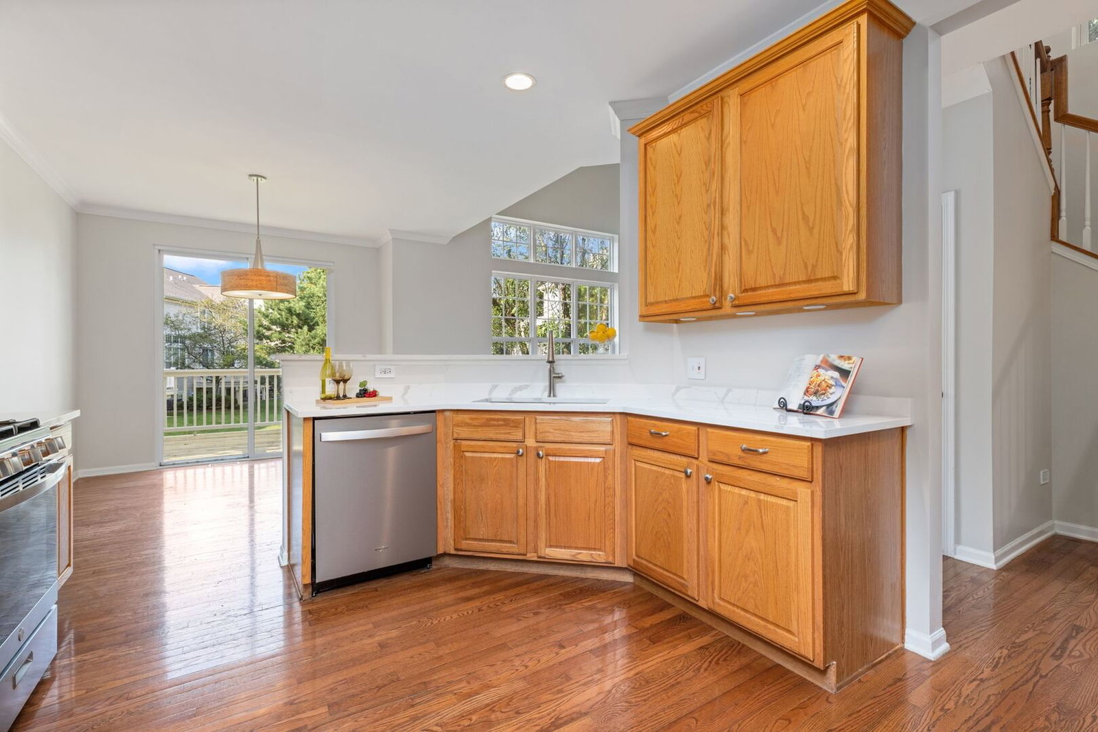 487 Vaughn Circle, Aurora, IL 60502 — kitchen view