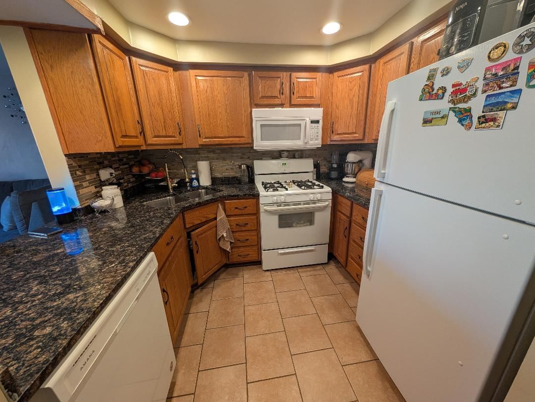 9421 S Roberts Road #2SE, Hickory Hills, IL 60457 — exterior view