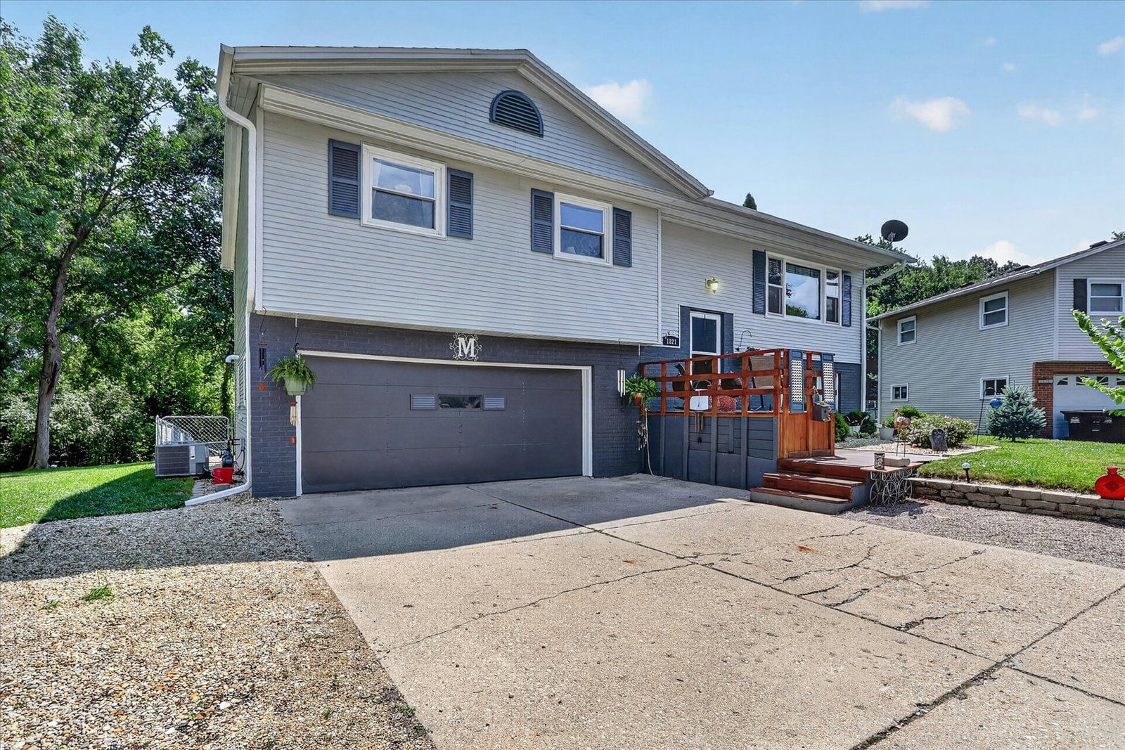 1821 Middlebury Road, Freeport, IL 61032 — exterior view
