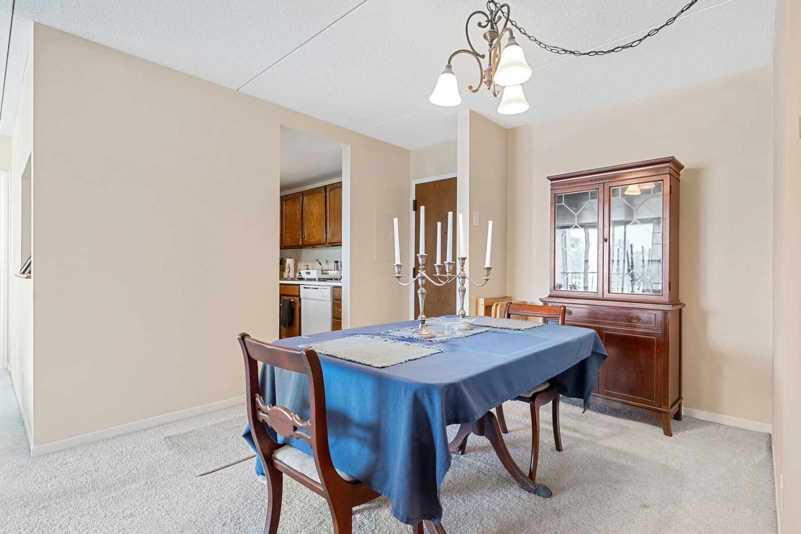 2005 S Finley Road #103, Lombard, IL 60148 — kitchen view