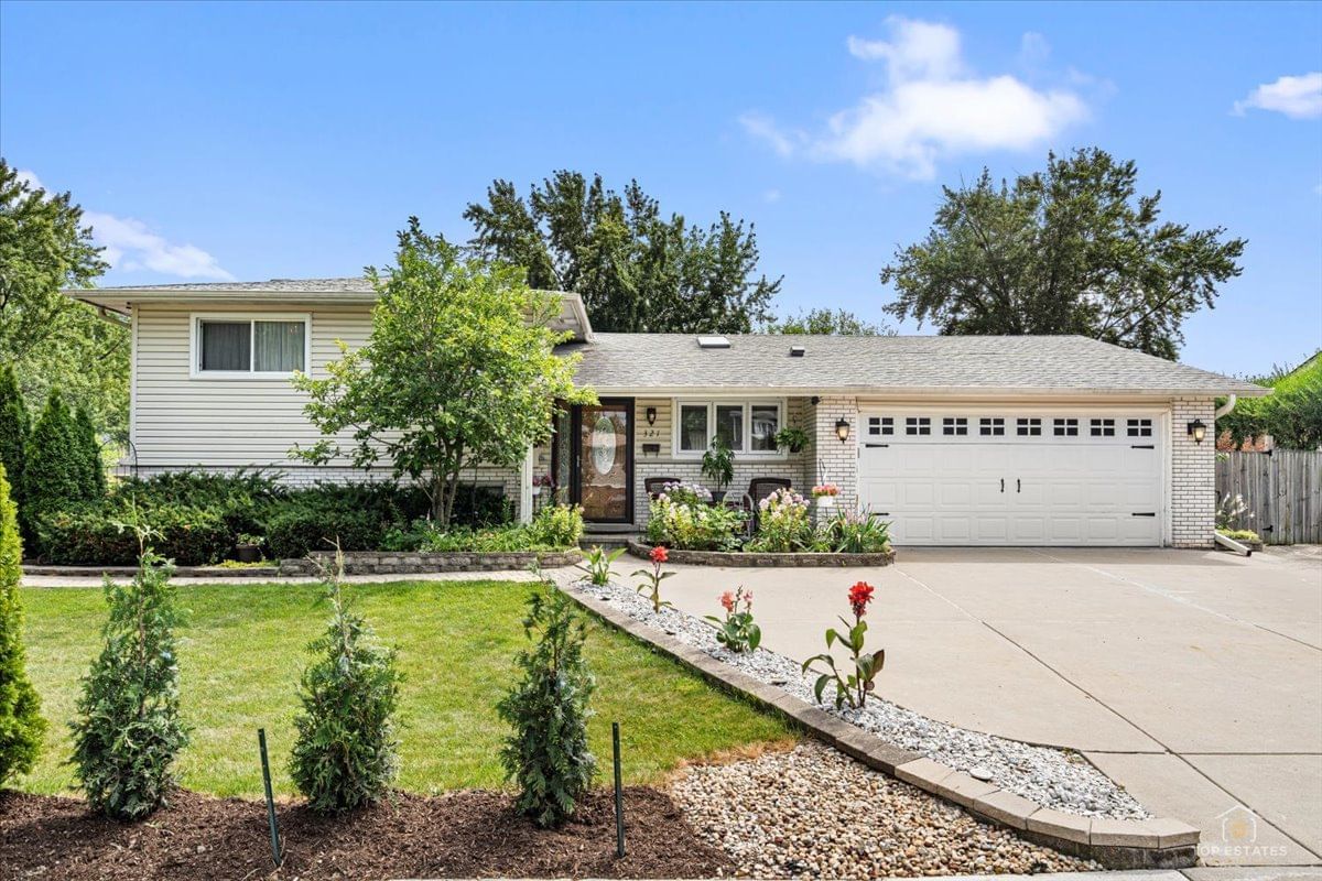 321 Hickory Lane, Schaumburg, IL 60193 — exterior view