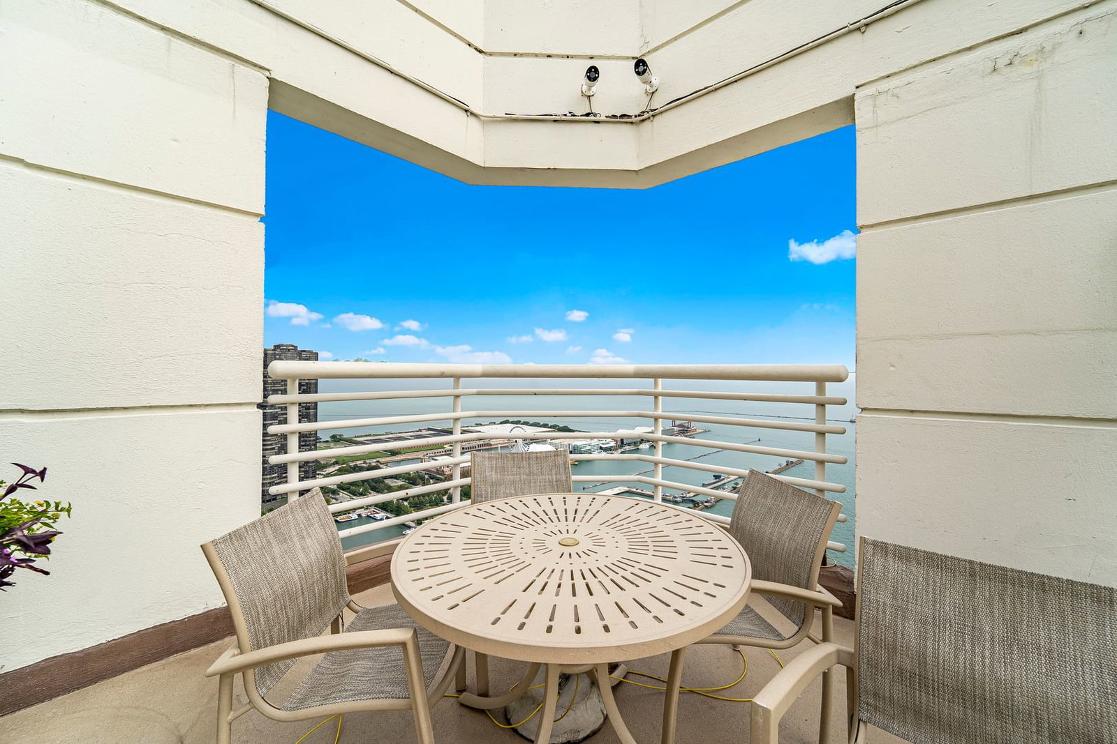 195 N Harbor Drive #5105, Chicago, IL 60601 — kitchen view