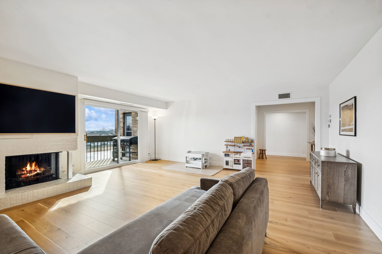 1671 Mission Hills Road #S404, Northbrook, IL 60062 — living view