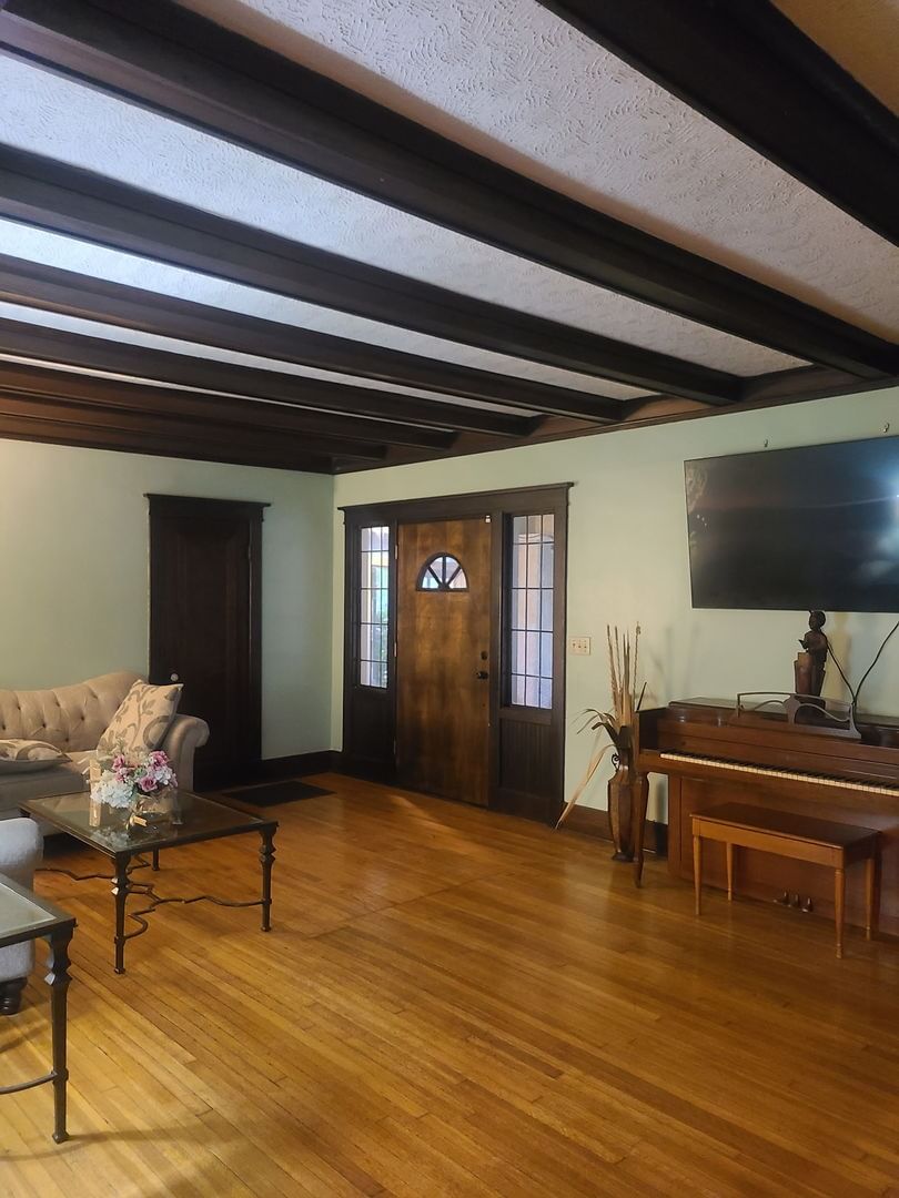 607 N Raynor Avenue, Joliet, IL 60435 — exterior view