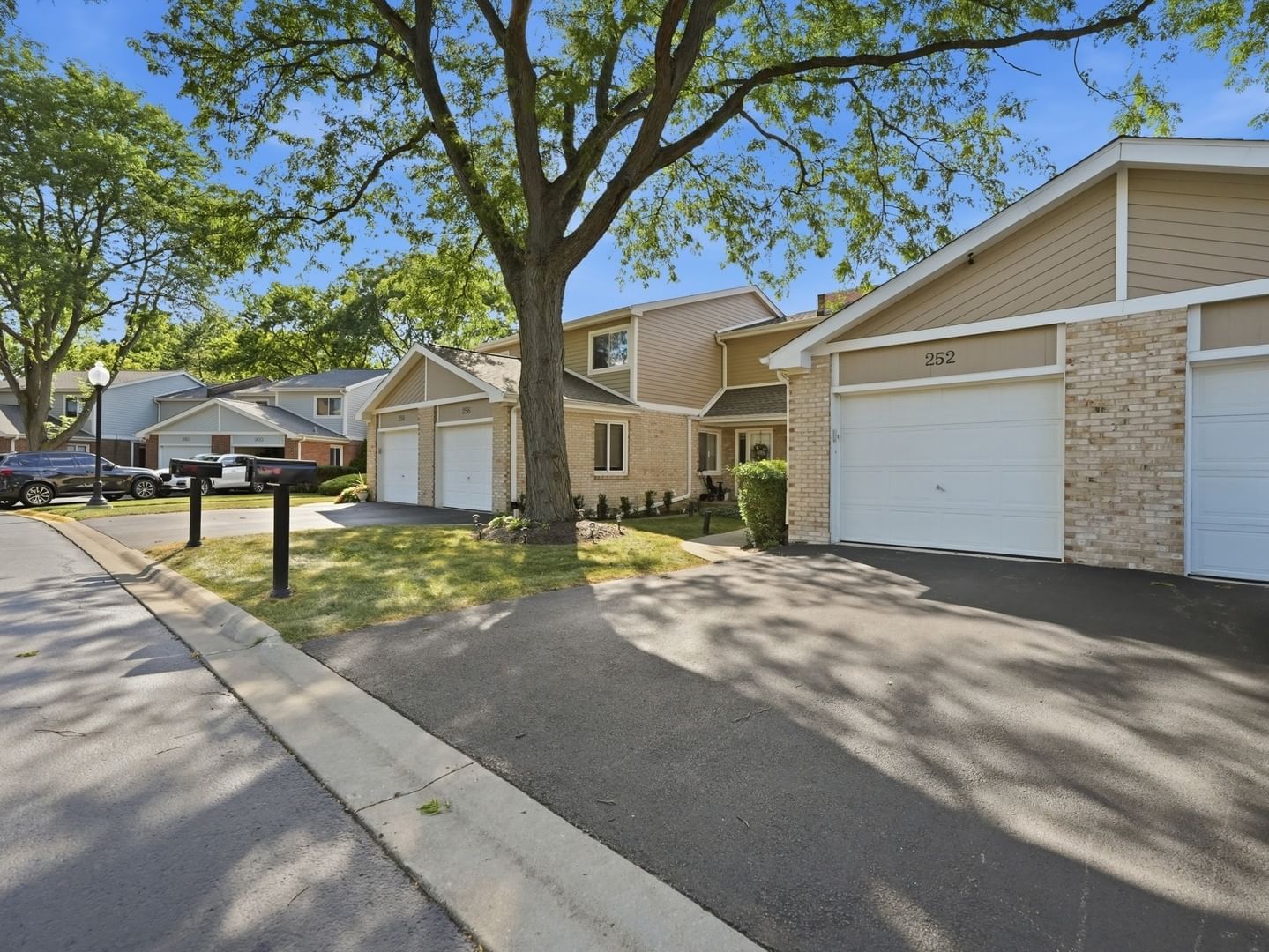 252 W Golfview Terrace, Palatine, IL 60067 — exterior front view