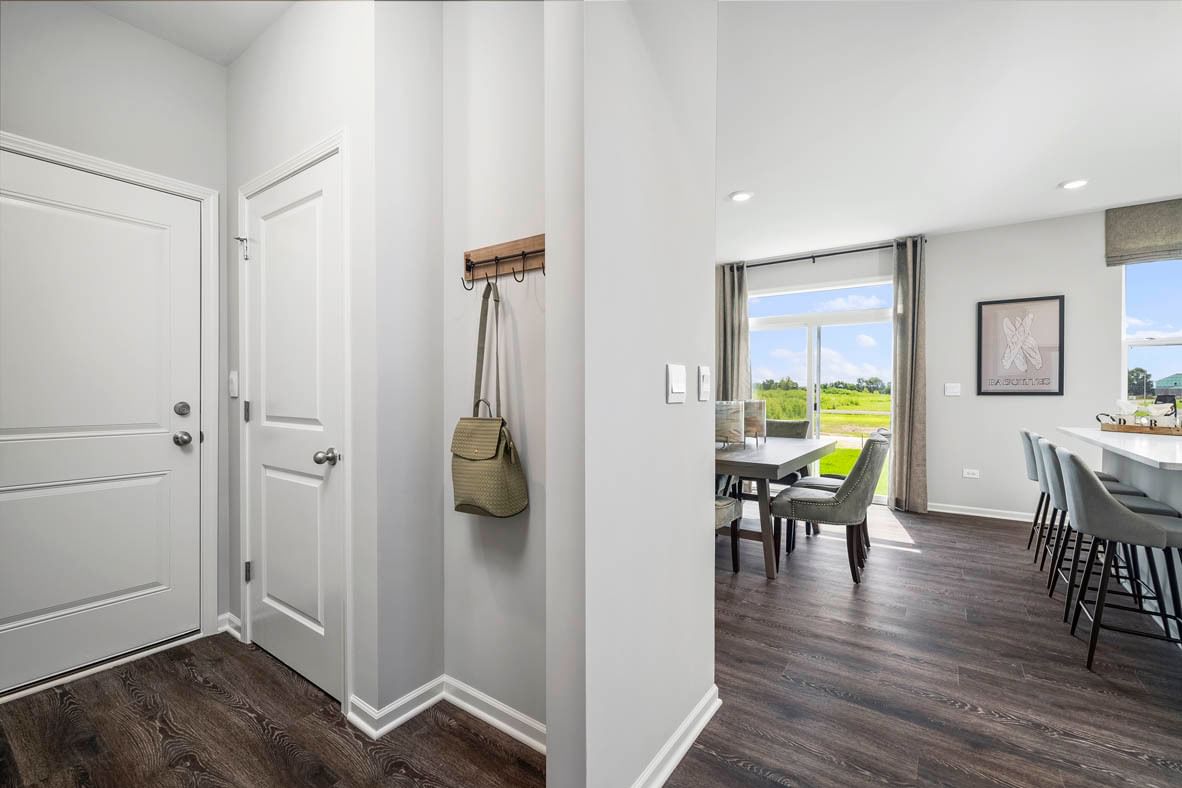 26040 S Castle Boulevard, Manhattan, IL 60442 — living view