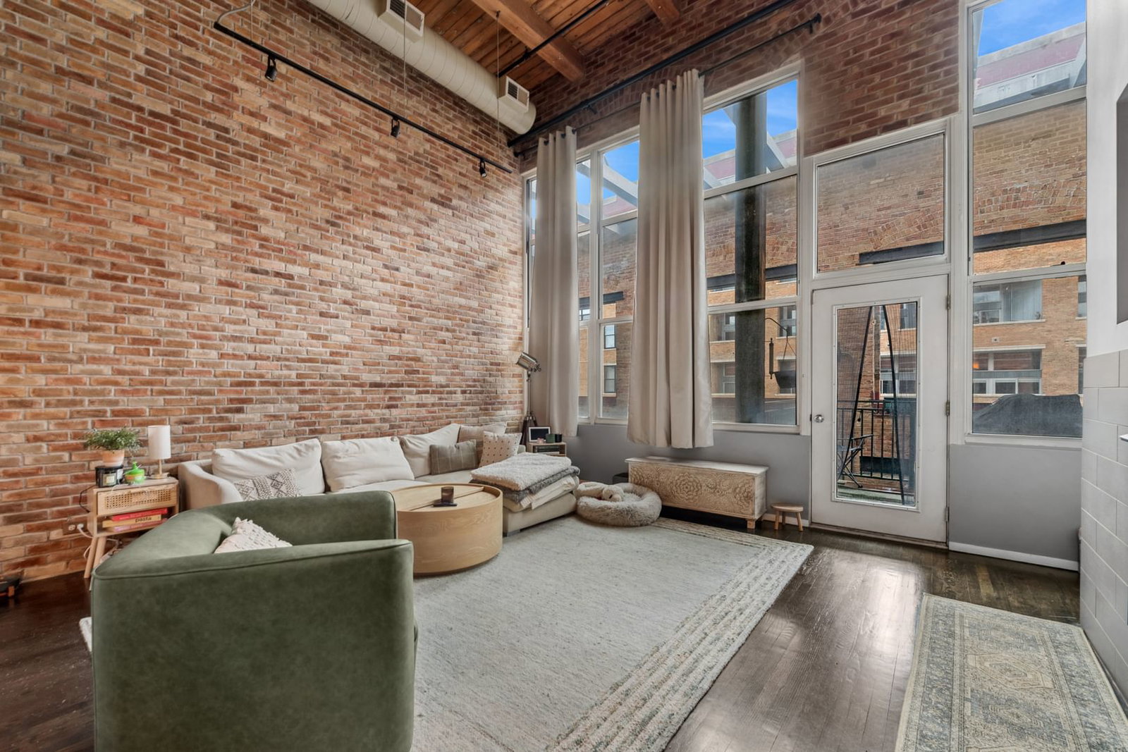 1000 W WASHINGTON Boulevard #430, Chicago, IL 60607 — exterior view