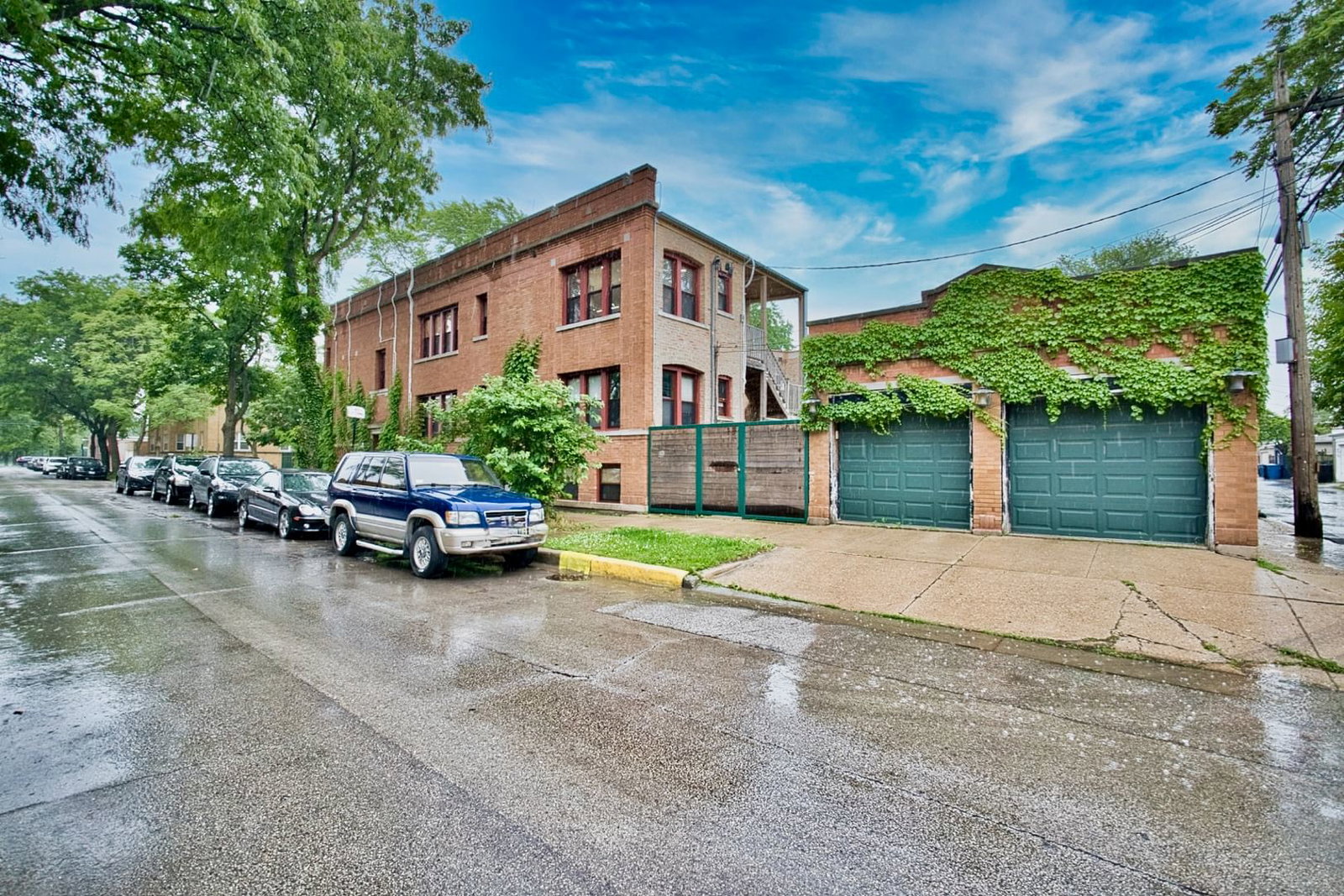 2437 W North Shore Avenue #2, Chicago, IL 60645 — exterior view