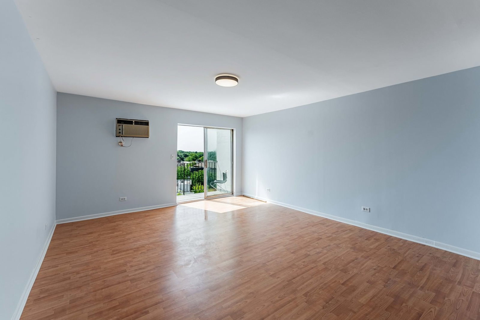 7449 Washington Street #602, Forest Park, IL 60130 — living view