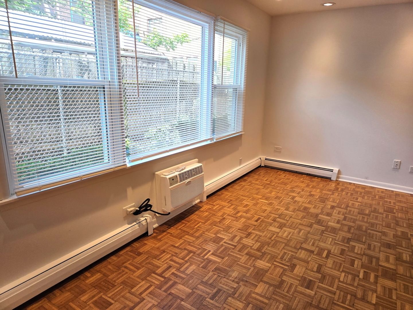 6921 N Ashland Boulevard #1B, Chicago, IL 60626 — exterior view