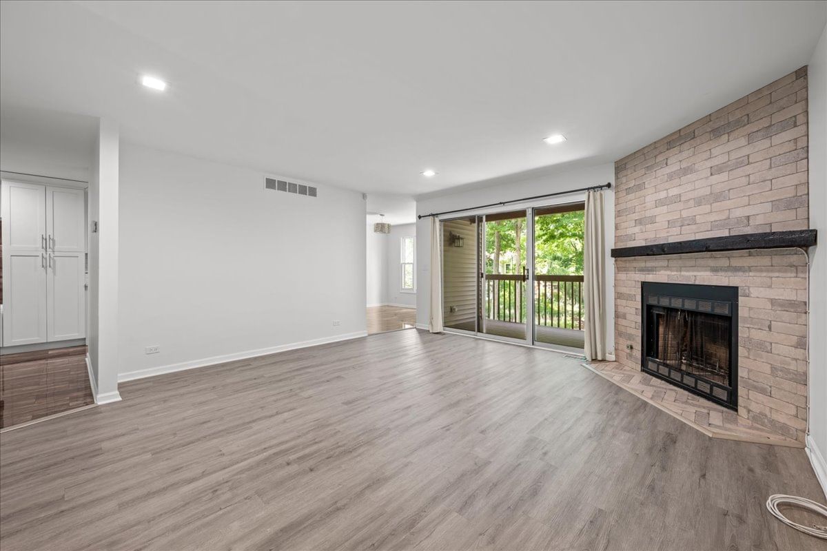 530 River Front Circle #606, Naperville, IL 60540 — kitchen view