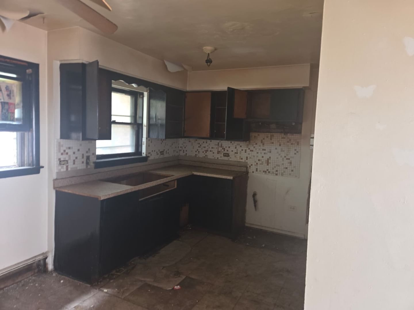 8045 S Carpenter Street, Chicago, IL 60620 — kitchen view