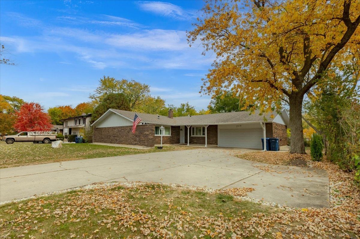 1313 Landwehr Road, Northbrook, IL 60062 — exterior view