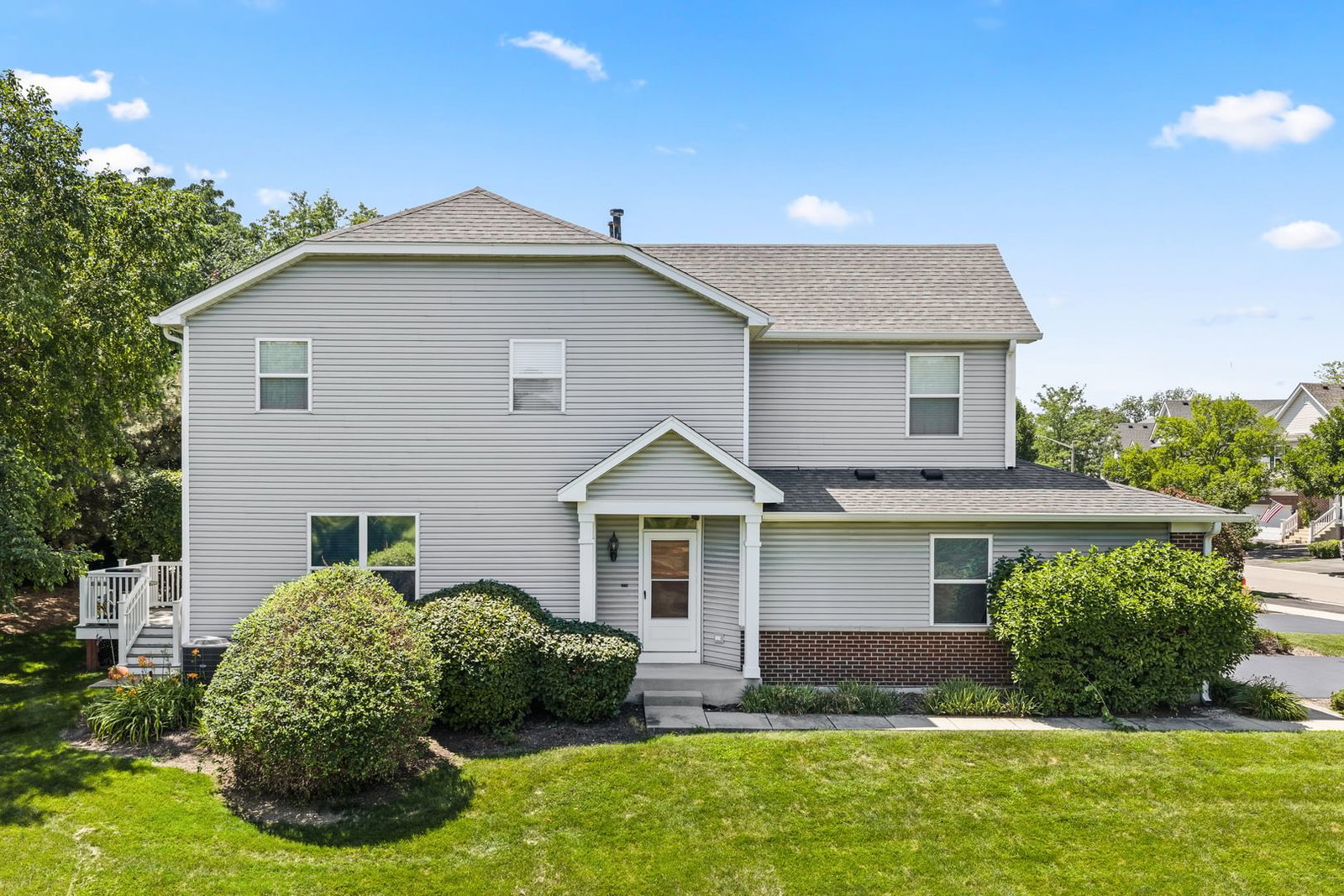 260 Ridge Road, North Aurora, IL 60542 — exterior view