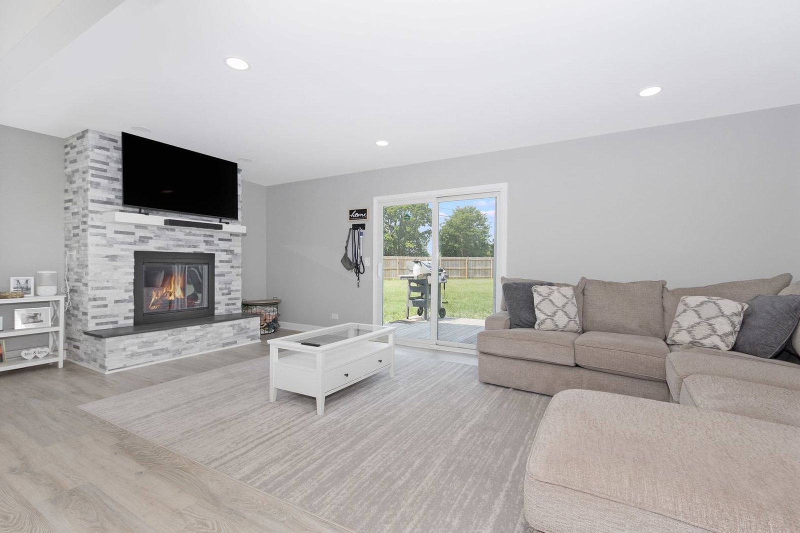 128 Farm Gate Lane, Bolingbrook, IL 60440 — exterior view