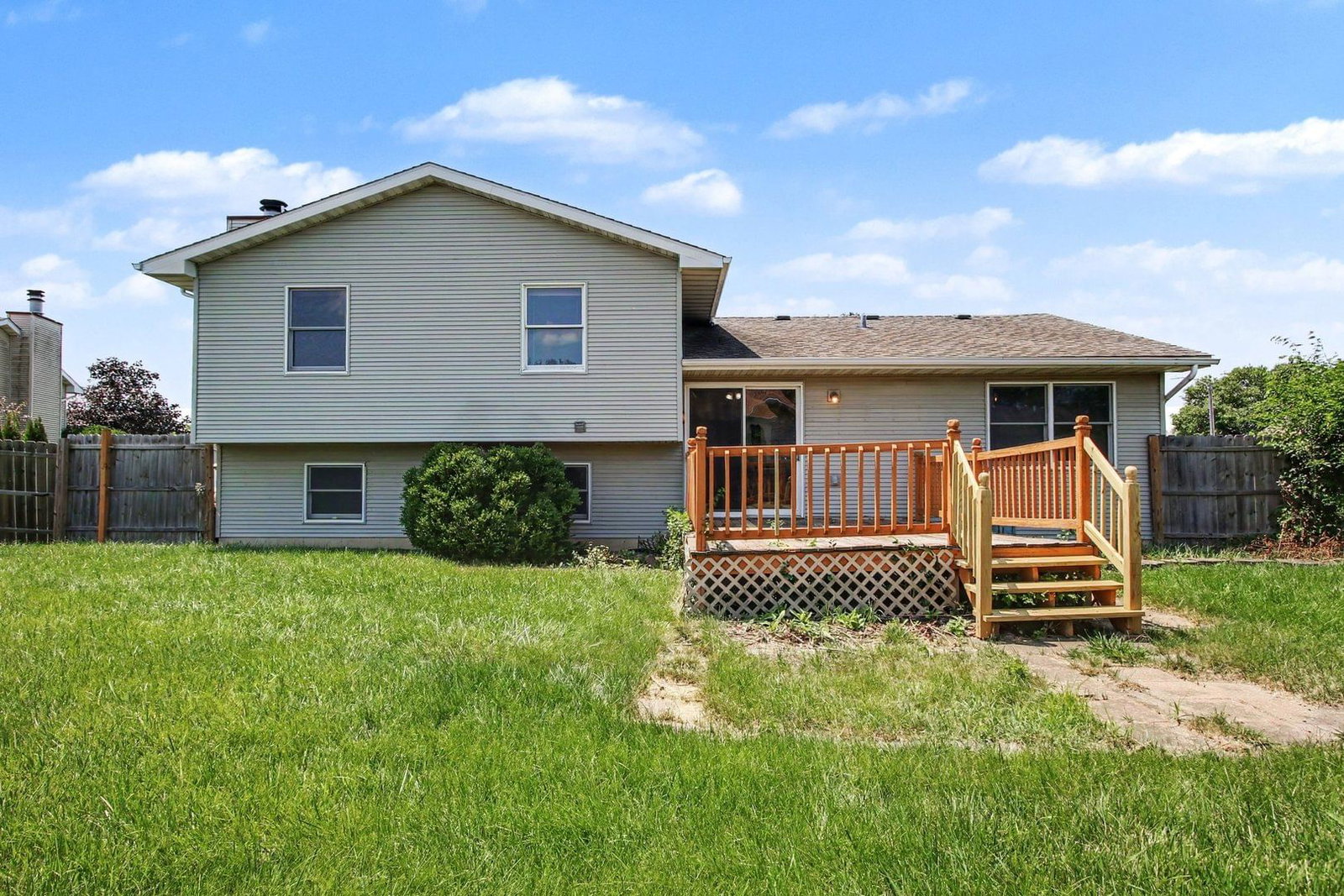 9915 Monroe Street, Crown Point, IN 46307 — living view