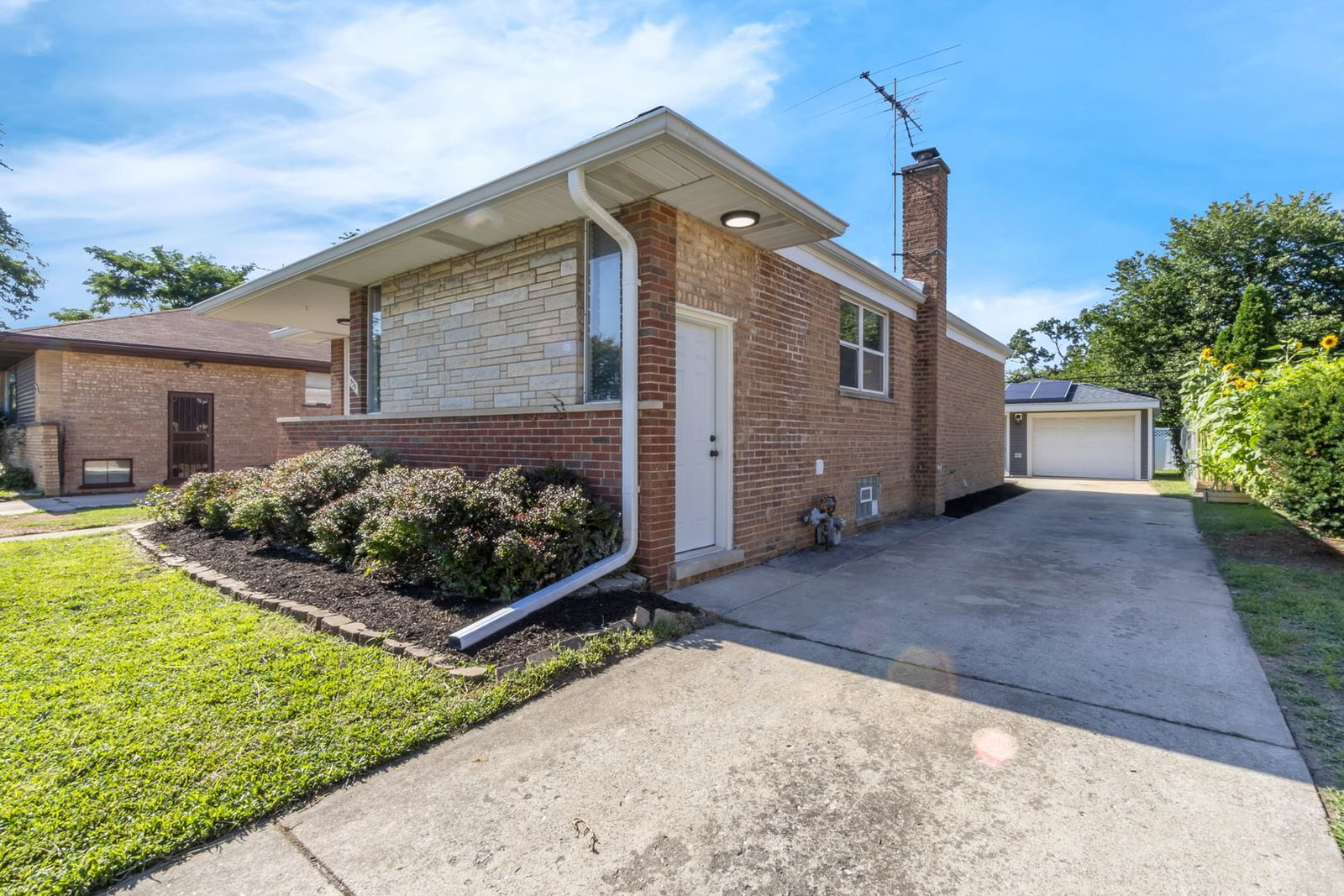 930 E 161st Place, South Holland, IL 60473 — exterior view