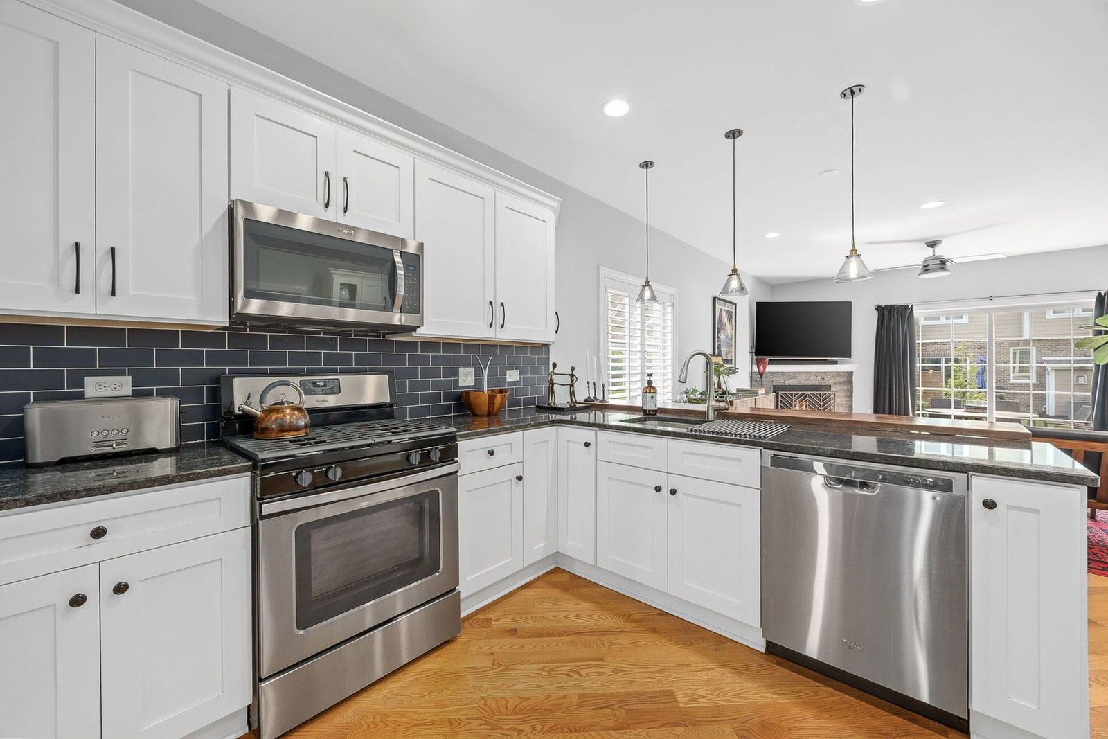 9415 Saratoga Court, Hickory Hills, IL 60457 — kitchen view