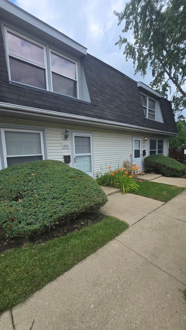 1688 Queensbury Circle #0, Hoffman Estates, IL 60169 — exterior view