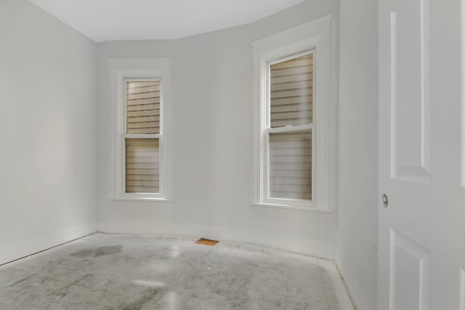 210 N Laramie Avenue, Chicago, IL 60644 — living view