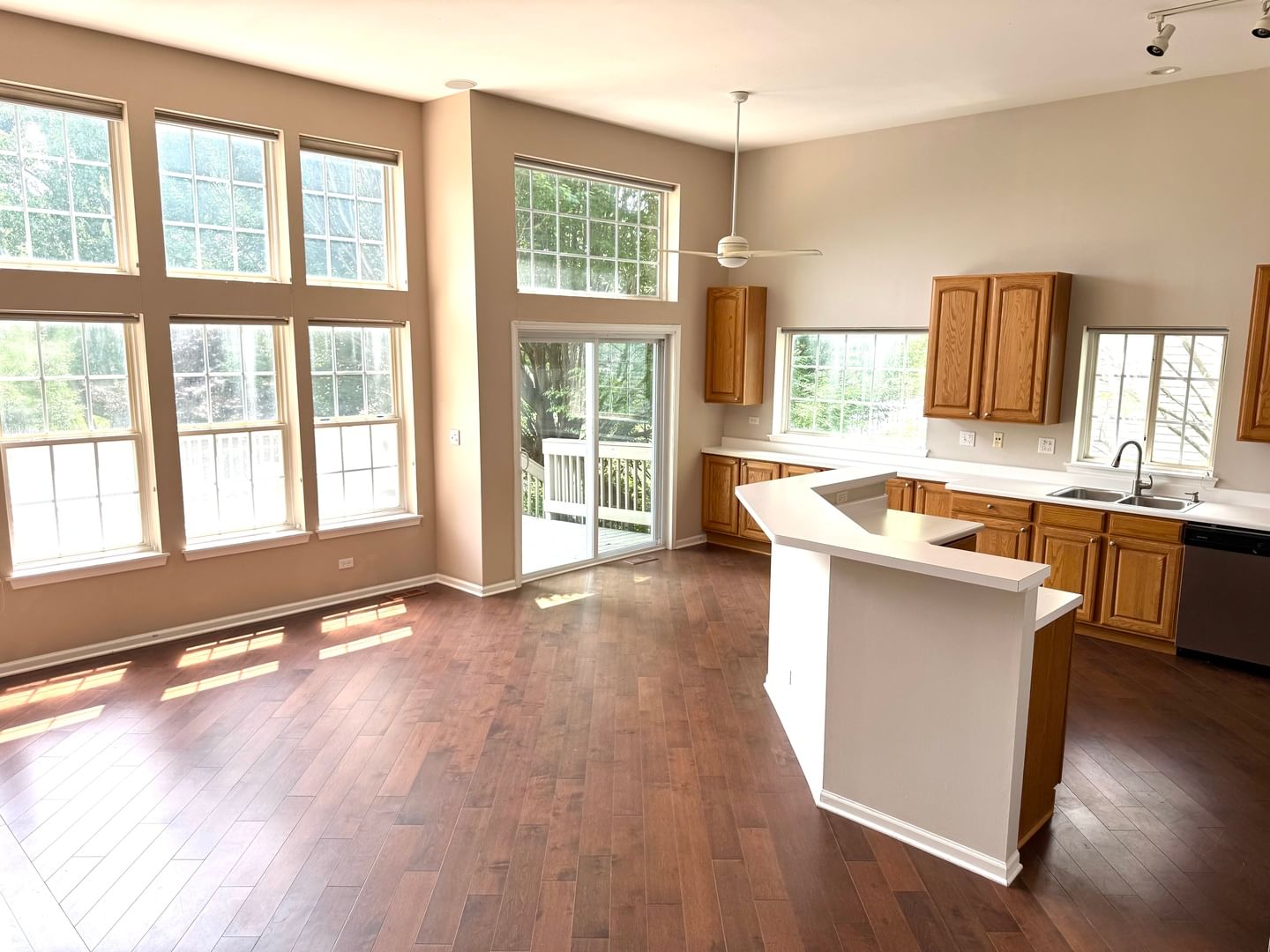 7187 Dada Drive, Gurnee, IL 60031 — kitchen view