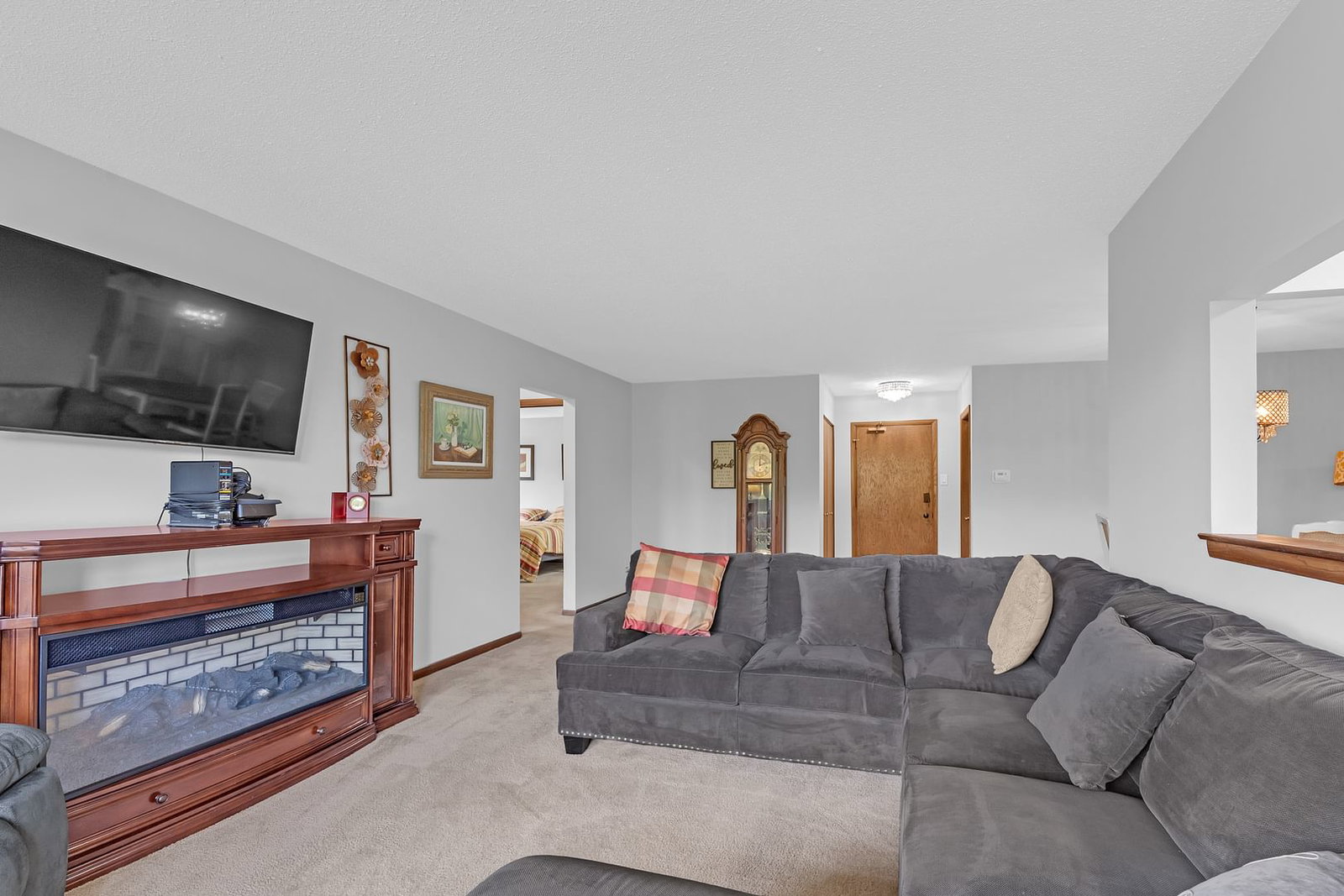 7737 W Golf Drive #302, Palos Heights, IL 60463 — kitchen view