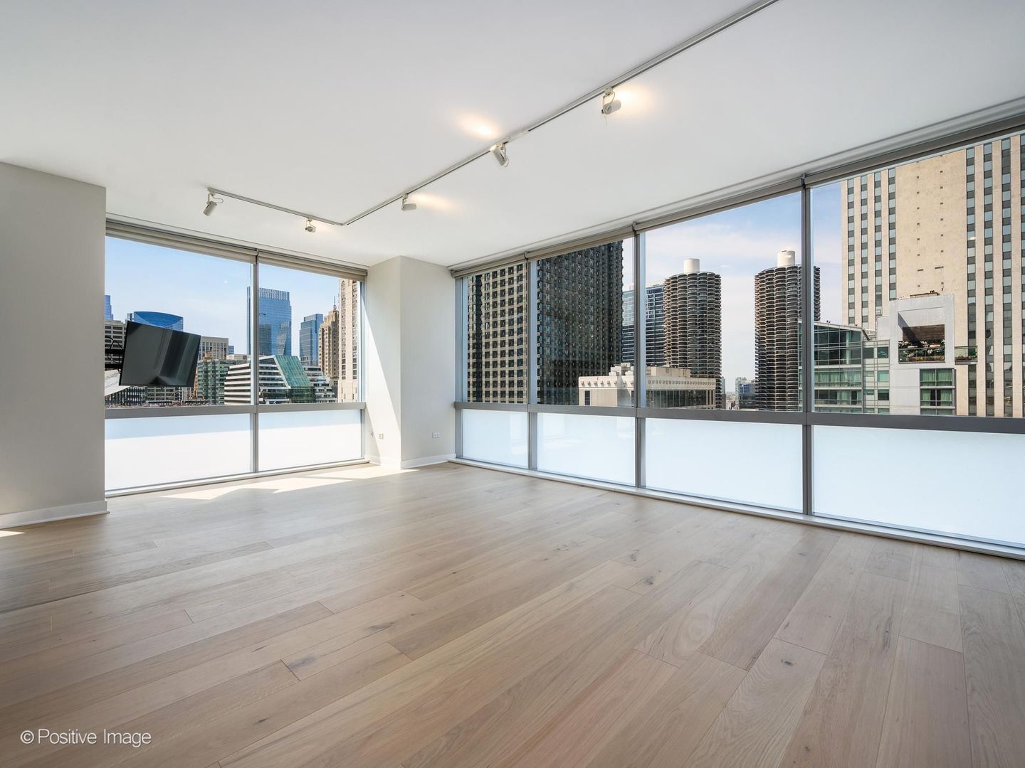 8 E RANDOLPH Street #2105, Chicago, IL 60601 — exterior view